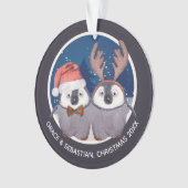Weihnachtspenguin Couple Niedlicher Weihnachtsmann Ornament (Vorderseite)