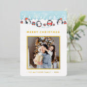 Weihnachtspenguin Present Joy | Fotolokarte Folieneinladung (Stehend vorne)