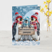 Weihnachtspenguinen mit Holzschild Karte (Gelbe Blume)