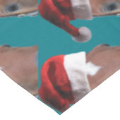 Weihnachtspferd Weihnachtsmannmütze Tischdecke (Schrägansicht)