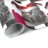 Weihnachtspferde mit Weihnachtsmannmützen Geschenkpapier (Rolleneckpunkt)