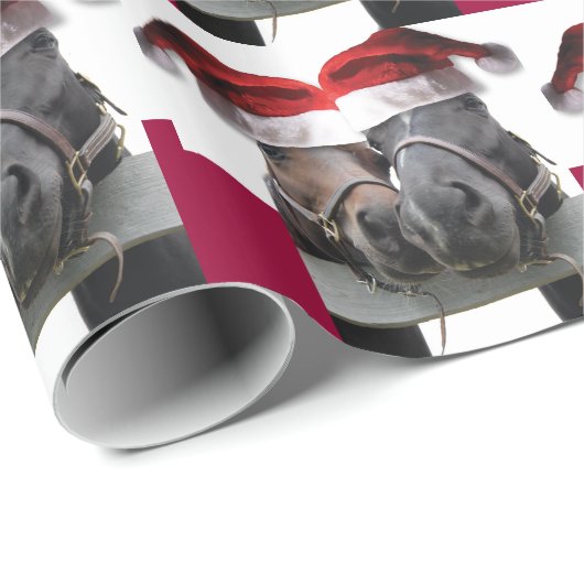 Weihnachtspferde mit Weihnachtsmannmützen Geschenkpapier (Rolleneckpunkt)