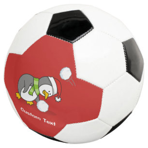 Weihnachtspinguin bekommt eine Schneeball Fußball