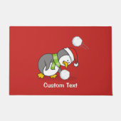 Weihnachtspinguin bekommt eine Schneeball Fußmatte (Vorderseite)