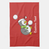 Weihnachtspinguin bekommt eine Schneeball Geschirrtuch (Vertikal)
