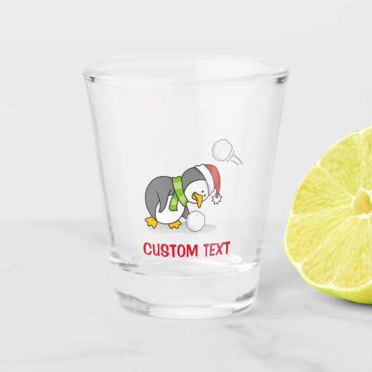 Weihnachtspinguin bekommt eine Schneeball Schnapsglas (Vorderseite)