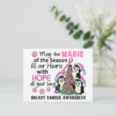 WeihnachtsPinguin-Brustkrebs Feiertagspostkarte (Stehend Vorderseite)