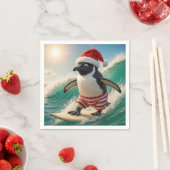 Weihnachtspinguin, der auf einer Meereswelle surft Serviette (Beispiel)