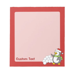 Weihnachtspinguin mit Schneebälle schwingen Notizblock