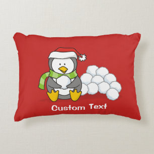 Weihnachtspinguin sitzend mit Schneebälle Zierkissen
