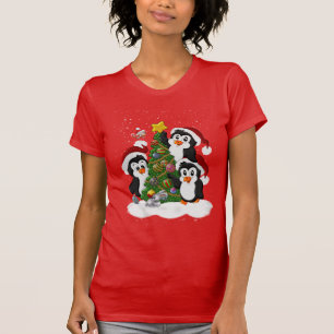 Weihnachtspinguine rund um den Weihnachtsbaum T-Shirt