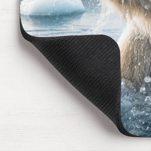 Weihnachtspolarbär im Wasser Mousepad (Ecke)