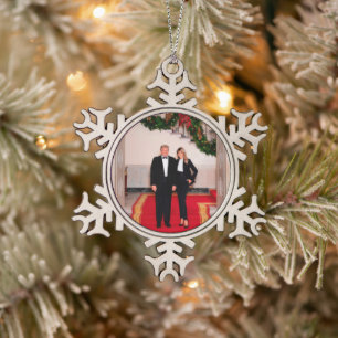 Weihnachtspräsident Donald Trump & Melania MAGA Schneeflocken Zinn-Ornament