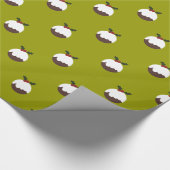 Weihnachtspudding auf grünem Muster Geschenkpapier (Ecke)