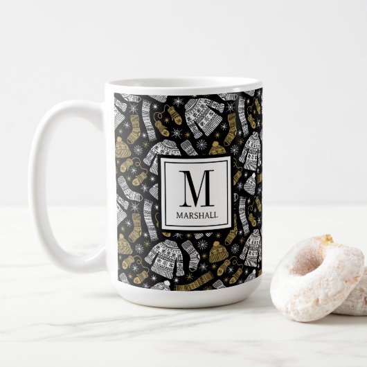 Weihnachtspullover Handschuhe Schneeflocken Monogr Kaffeetasse (Mit Donut)