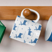 Weihnachtsrentiere. Blauwaldtiermuster Kaffeetasse