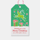 Weihnachtsrentiere, die über Geschenke grün rot sc Geschenkanhänger (Vorderseite)