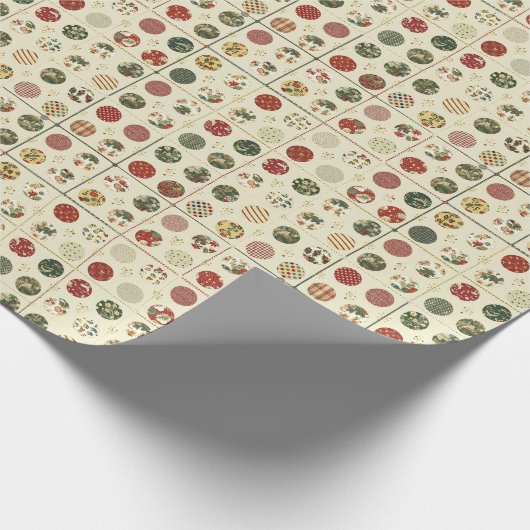 Weihnachtsringe und -punkte auf beigem Hintergrund Geschenkpapier (Ecke)