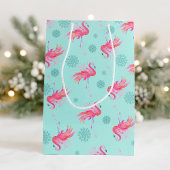 Weihnachtsrosa Flamingo Snowflake Mittlere Geschenktüte