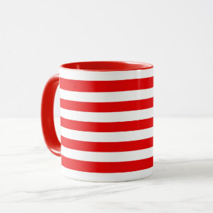 Weihnachtsrote gestreifte Tasse