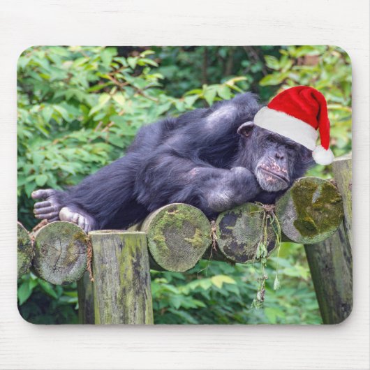 Weihnachtsschimpanse mit Weihnachtsmannmütze Mousepad (Vorne)