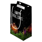 Weihnachtsschmuck auf schwarz kleine geschenktüte (Vorderseite Schrägansicht)