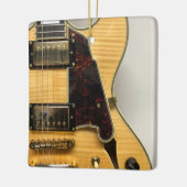 Weihnachtsschmuck mit einer elektrischen Gitarre (Links)