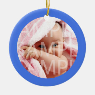 Weihnachtsschmuck mit Geburtsurkunde des Babys. bl