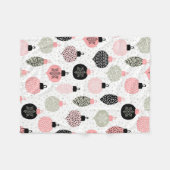 Weihnachtsschmuck Rosa und Grün Weiß Hintergrund Fleecedecke (Vorderseite (Horizontal))