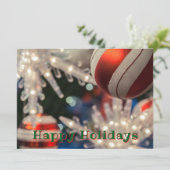 Weihnachtsschmuck und Licht Feiertagskarte (Stehend Vorderseite)