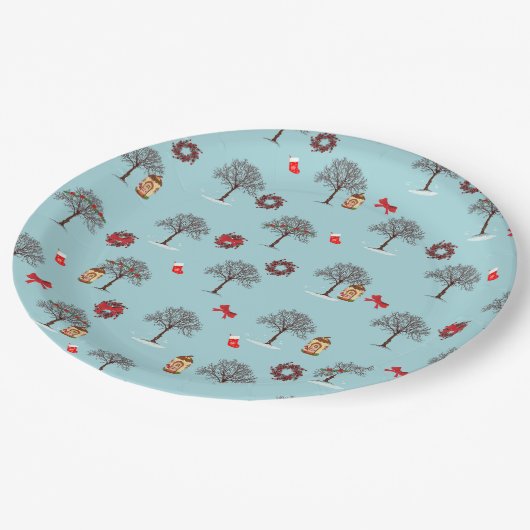 Weihnachtsschmuck und schneebedeckte Bäume Pappteller (Schrägansicht)