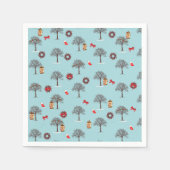 Weihnachtsschmuck und schneebedeckte Bäume Serviette (Vorderseite)