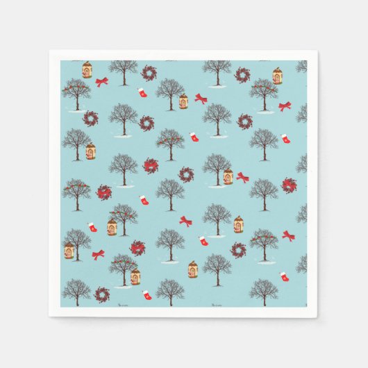 Weihnachtsschmuck und schneebedeckte Bäume Serviette (Vorderseite)