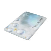 Weihnachtsschmuck und Schneeflocken Badematte (Schrägansicht)