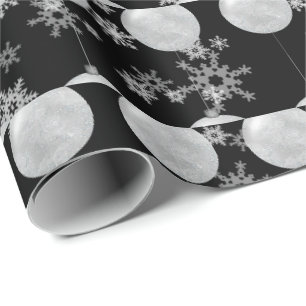 Weihnachtsschmuck und Schneeflocken Geschenkpapier