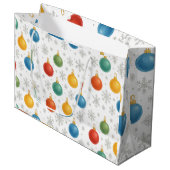 Weihnachtsschmuck und Schneeflocken - Große Geschenktüte (Vorderseite Schrägansicht)