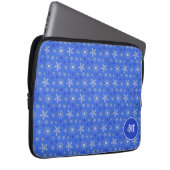 Weihnachtsschneeflocke-Blaumuster. Monogramm Laptopschutzhülle (Vorne Rechts)