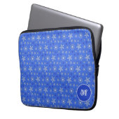 Weihnachtsschneeflocke-Blaumuster. Monogramm Laptopschutzhülle (Vorderseite Links)