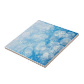 Weihnachtsschneeflocken auf blauem Hintergrund Fliese (Seite)