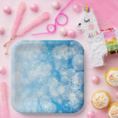 Weihnachtsschneeflocken auf blauem Hintergrund Pappteller (Party)