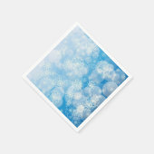 Weihnachtsschneeflocken auf blauem Hintergrund Serviette (Ecke)