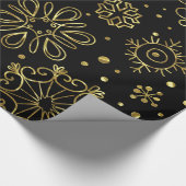 Weihnachtsschneeflocken aus Gold auf schwarz Geschenkpapier (Ecke)
