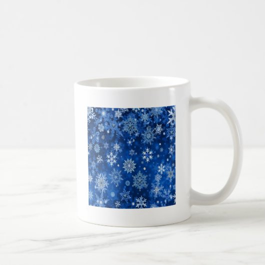 Weihnachtsschneeflocken Blau und Silber Kaffeetasse (Rechts)