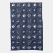 Weihnachtsschneeflocken, Ornamente und Bäume Geschirrtuch (Vertikal)
