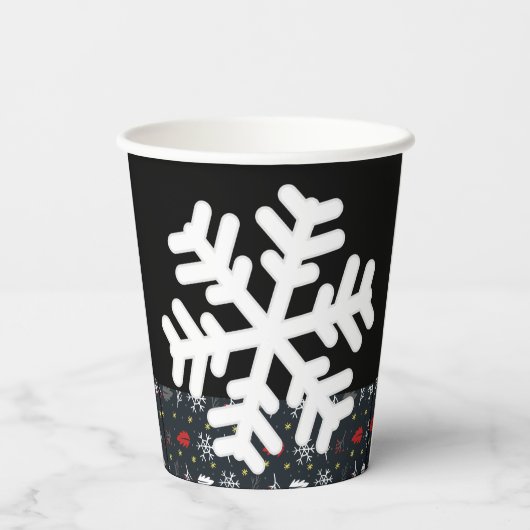 Weihnachtsschneeflocken und Blätter mit schwarzer  Pappbecher (Rückseite)