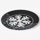 Weihnachtsschneeflocken und Blätter mit schwarzer  Pappteller (Schrägansicht)