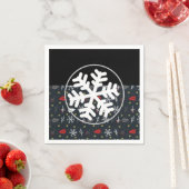 Weihnachtsschneeflocken und Blätter mit schwarzer Serviette (Beispiel)