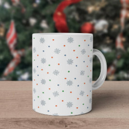 Weihnachtsschneeflocken und Punktmuster Kaffeetasse