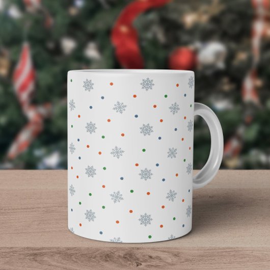 Weihnachtsschneeflocken und Punktmuster Kaffeetasse