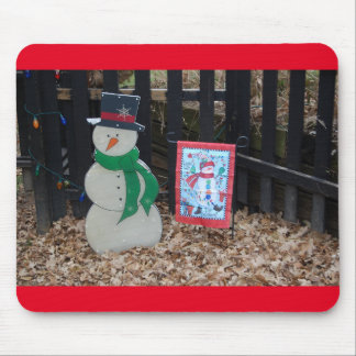 Weihnachtsschneemann auf dem Bauernhof Mousepad